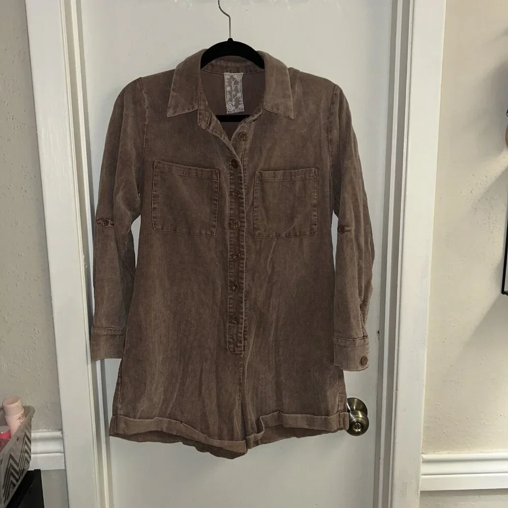 SADIE & SAGE Brown Corduroy Button Up Collared Preppy Shorts Romper Size Small